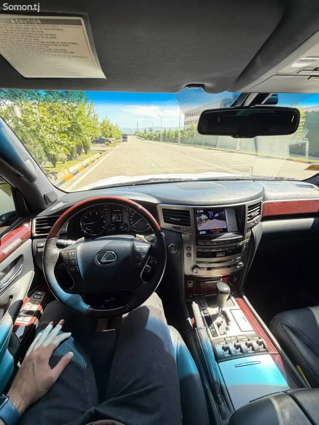 Lexus LX series 2015 · 5.7 AT