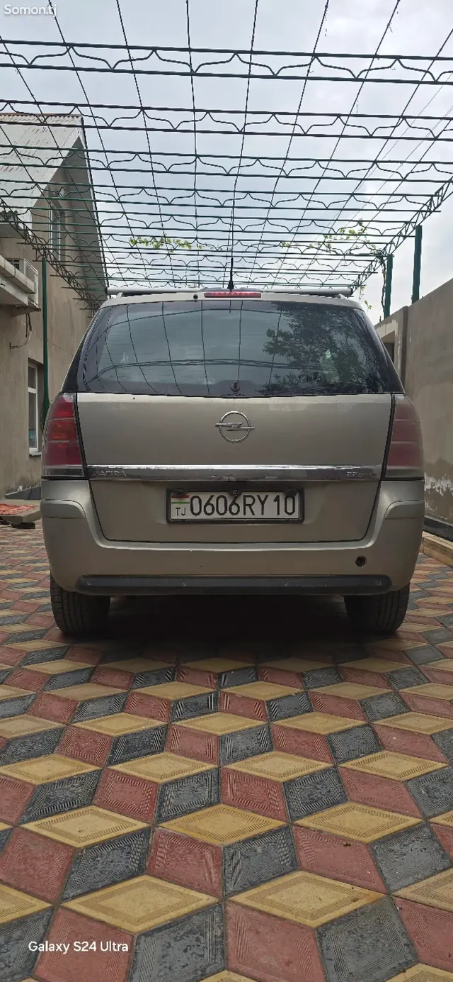 Opel Zafira 2006 · 2.2 MT