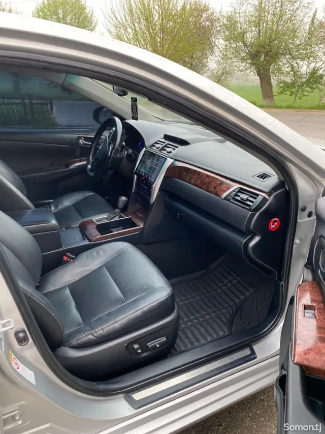 Toyota Camry 2017 · 2.5 AT