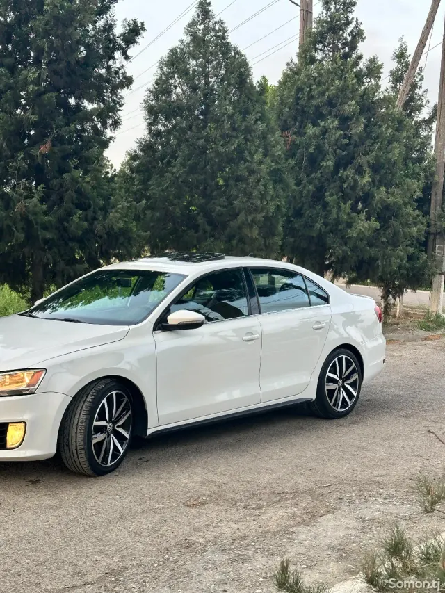 Volkswagen Jetta 2012 · 2.0 AT