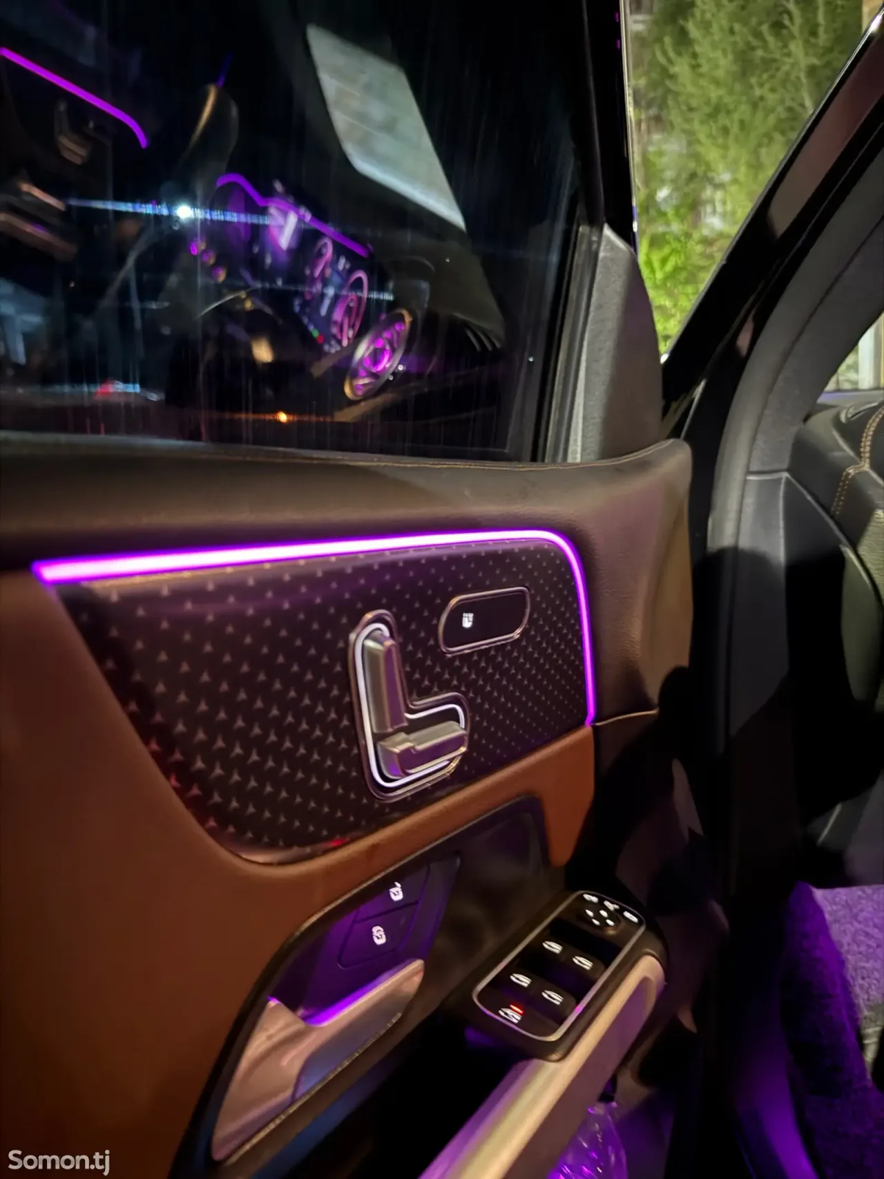 Mercedes-Benz EQB 2025 · AT