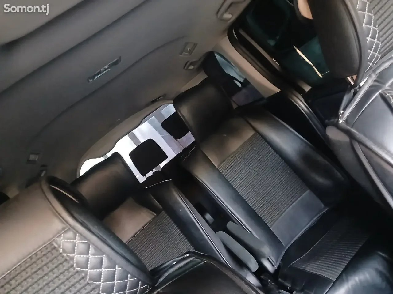 Toyota Voxy 2014 · 1.8 AT