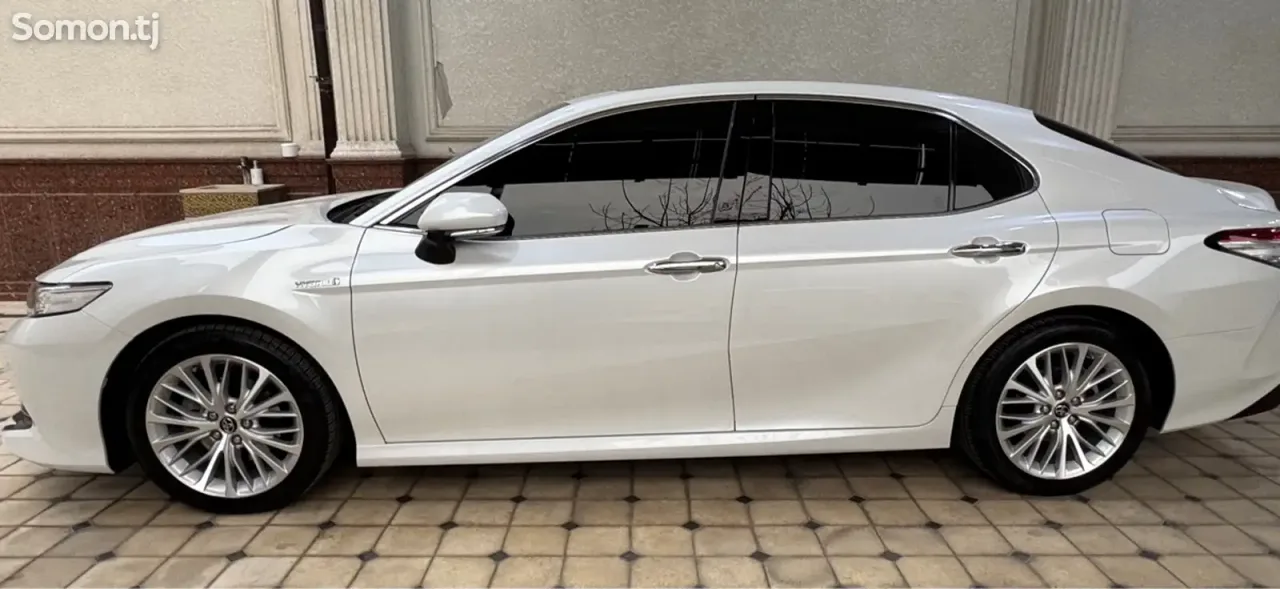 Toyota Camry 2018 · 2.5 AT