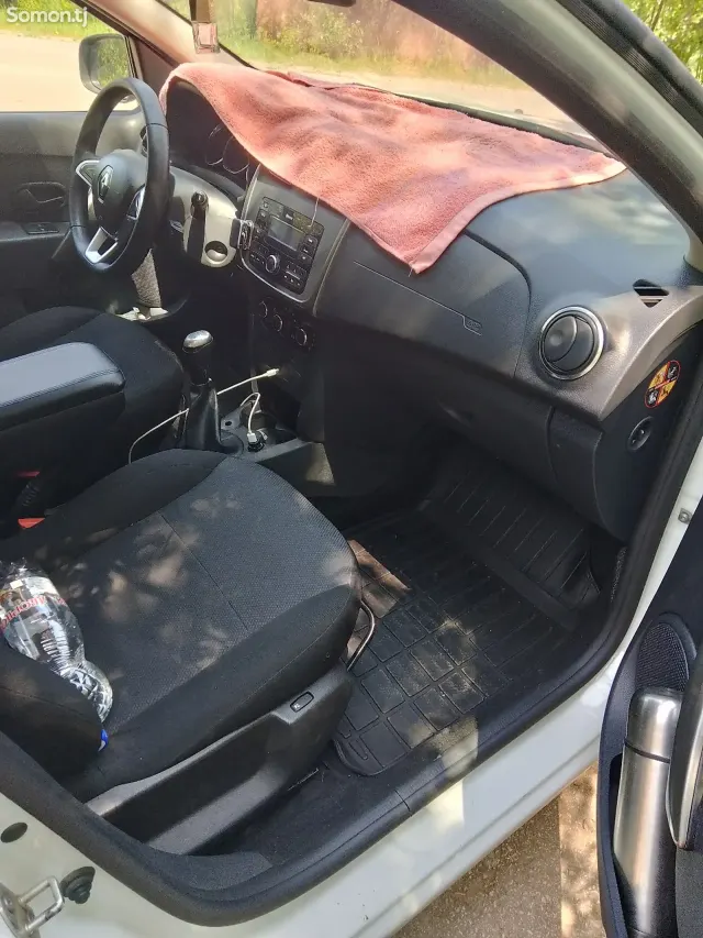 Renault Logan 2021 · 1.6 MT