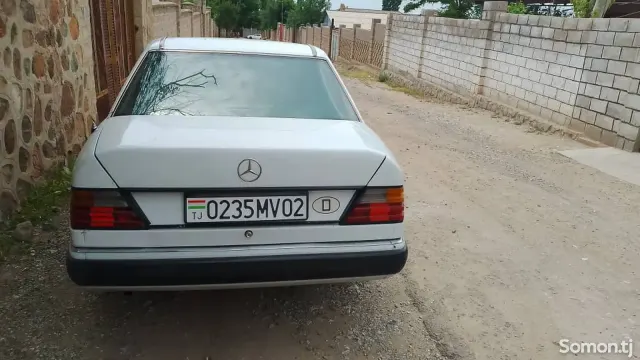Mercedes-Benz W124 1992 · 2.0 MT
