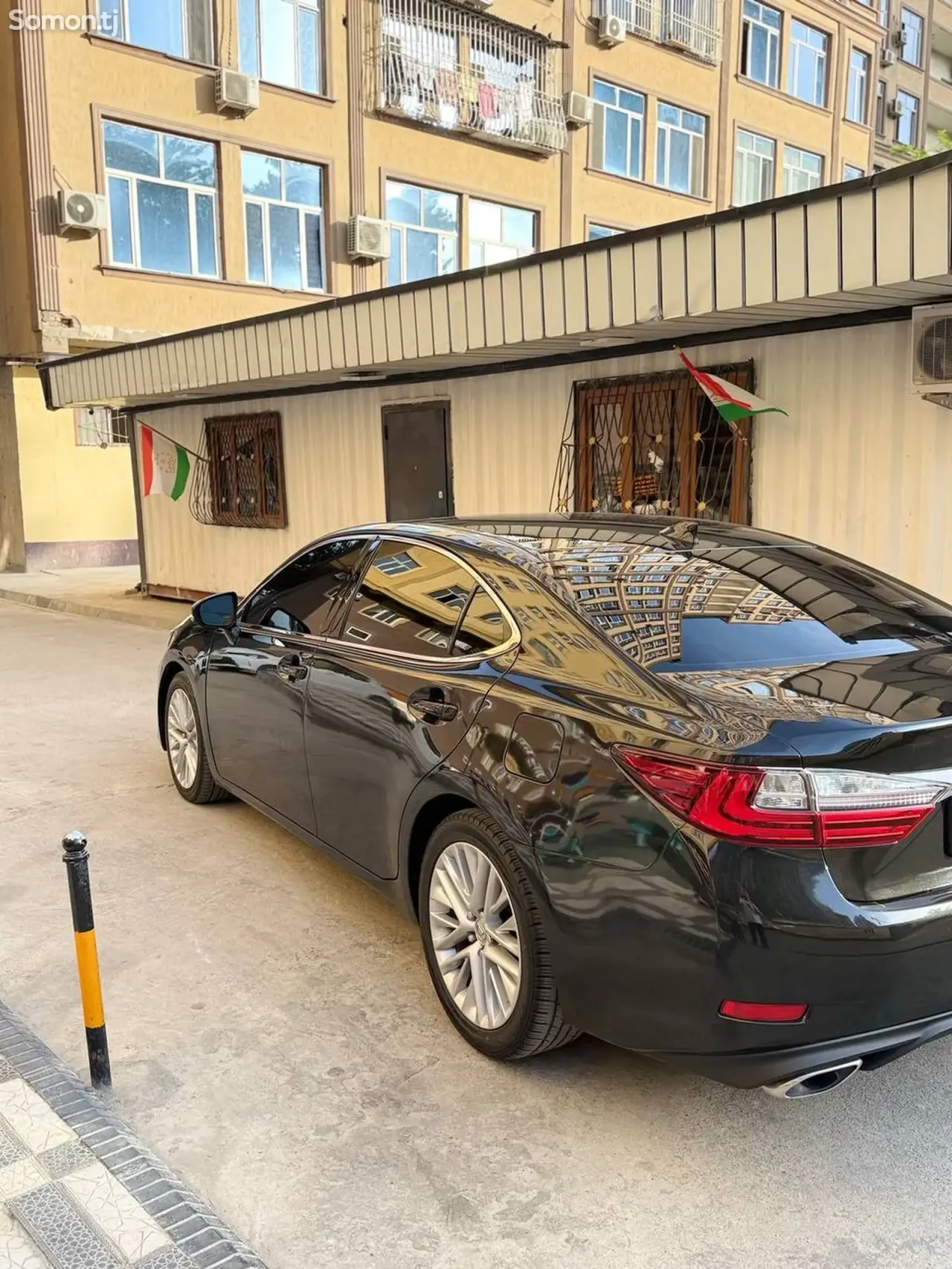 Lexus ES series 2016 · 3.5 AT