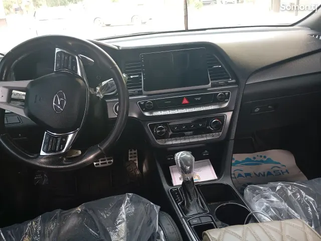 Hyundai Sonata 2017 · 2.4 AT