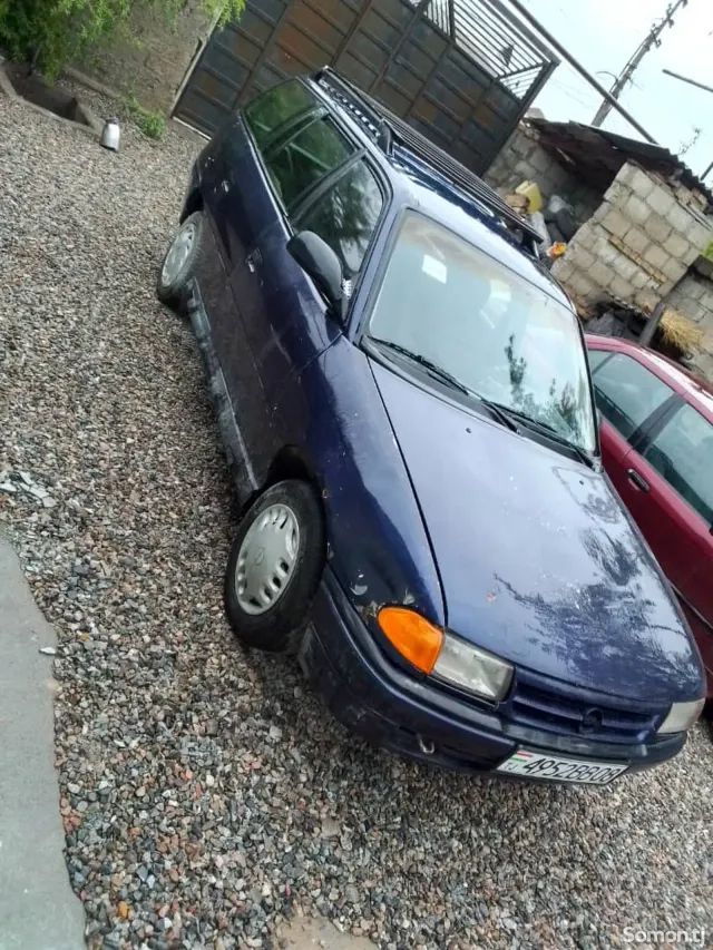 Opel Astra F 1993 · 1.6 MT