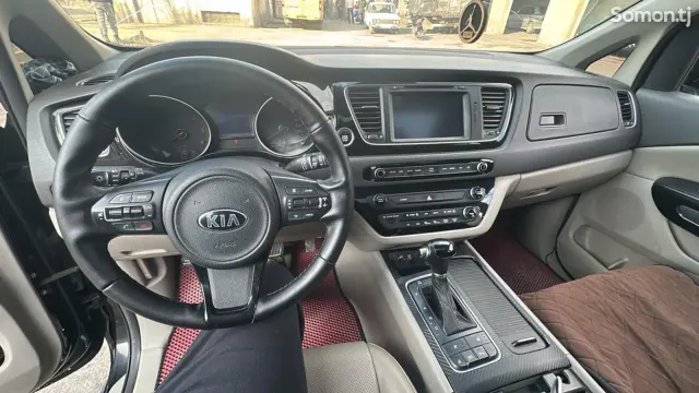 Kia Carnival 2015 · 2.2 AT