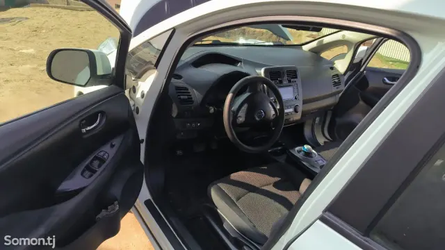 Nissan Leaf 2017 · AT