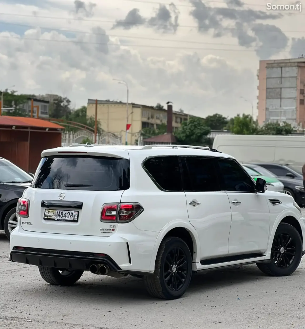 Nissan Patrol 2012 · 5.6 AT