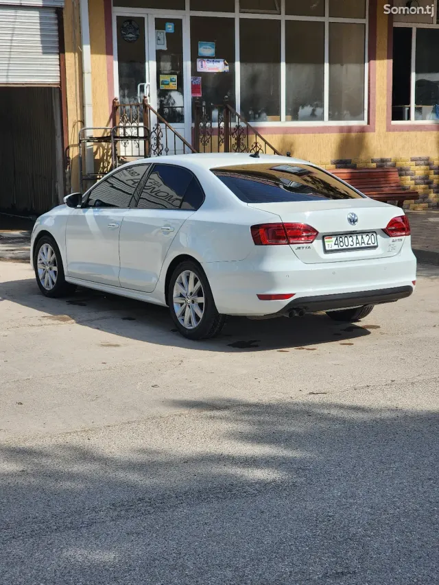 Volkswagen Jetta 2014 · 2.0 AT