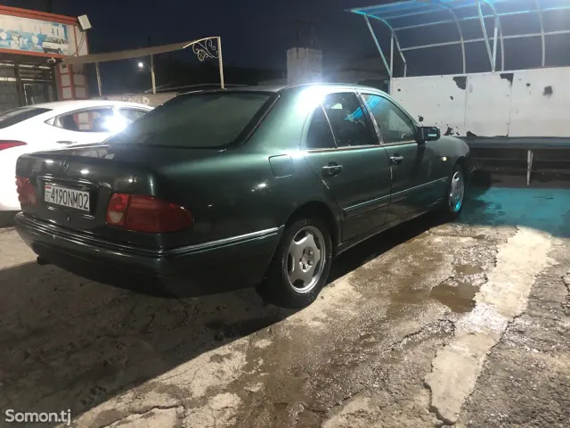 Mercedes-Benz E class 1995 · 2.0 AT