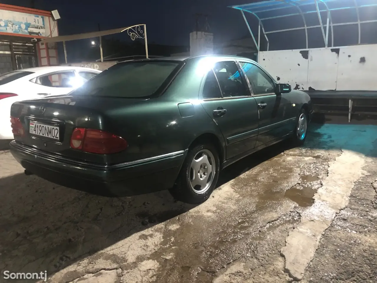 Mercedes-Benz E class 1995 · 2.0 AT