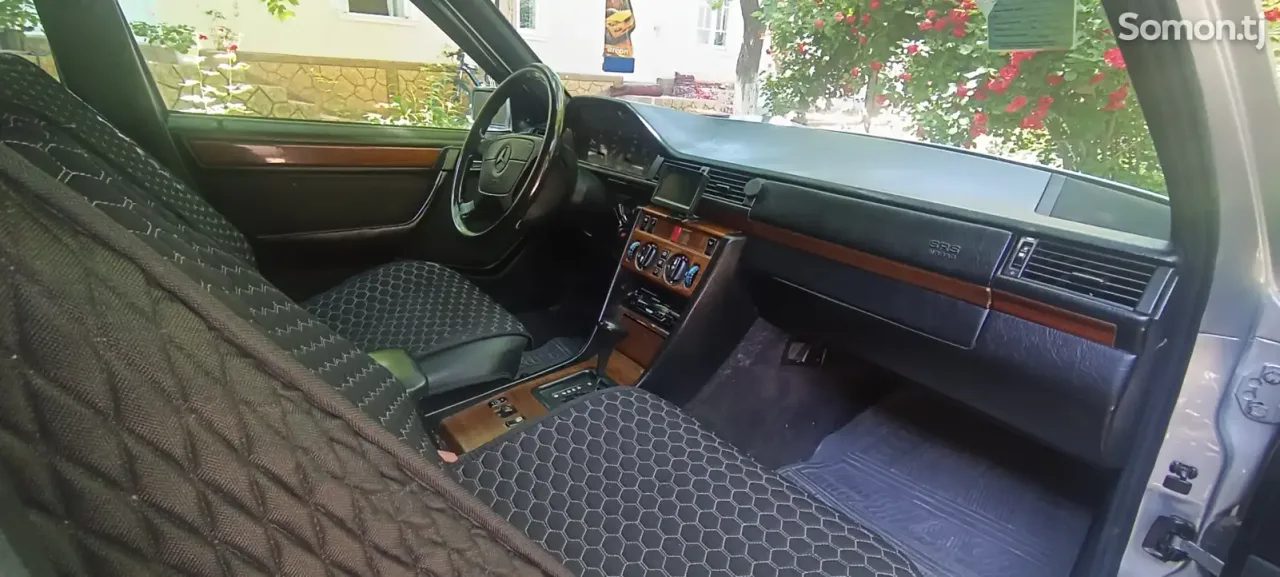 Mercedes-Benz E class 1995 · 2.5 AT
