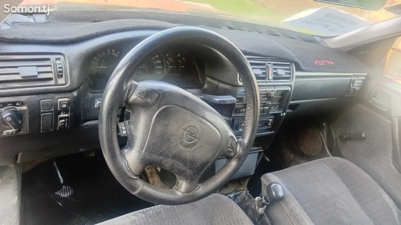 Opel Vectra A 1995 · 1.6 MT