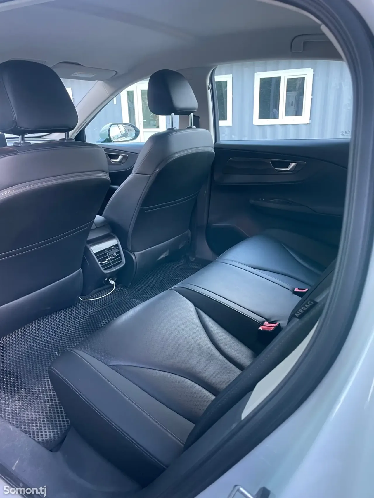Hongqi E-QM5 2024 · AT