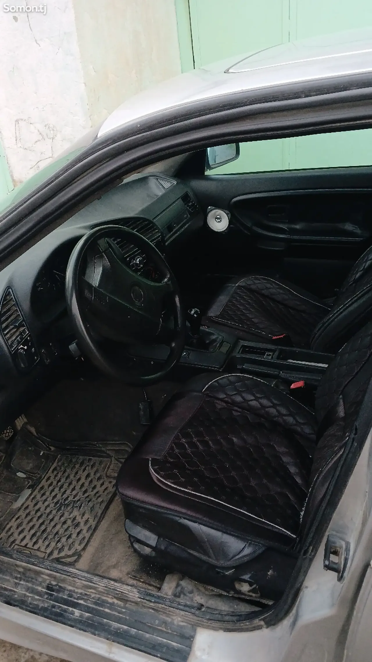 BMW 3 series 1992 · 0.8 MT
