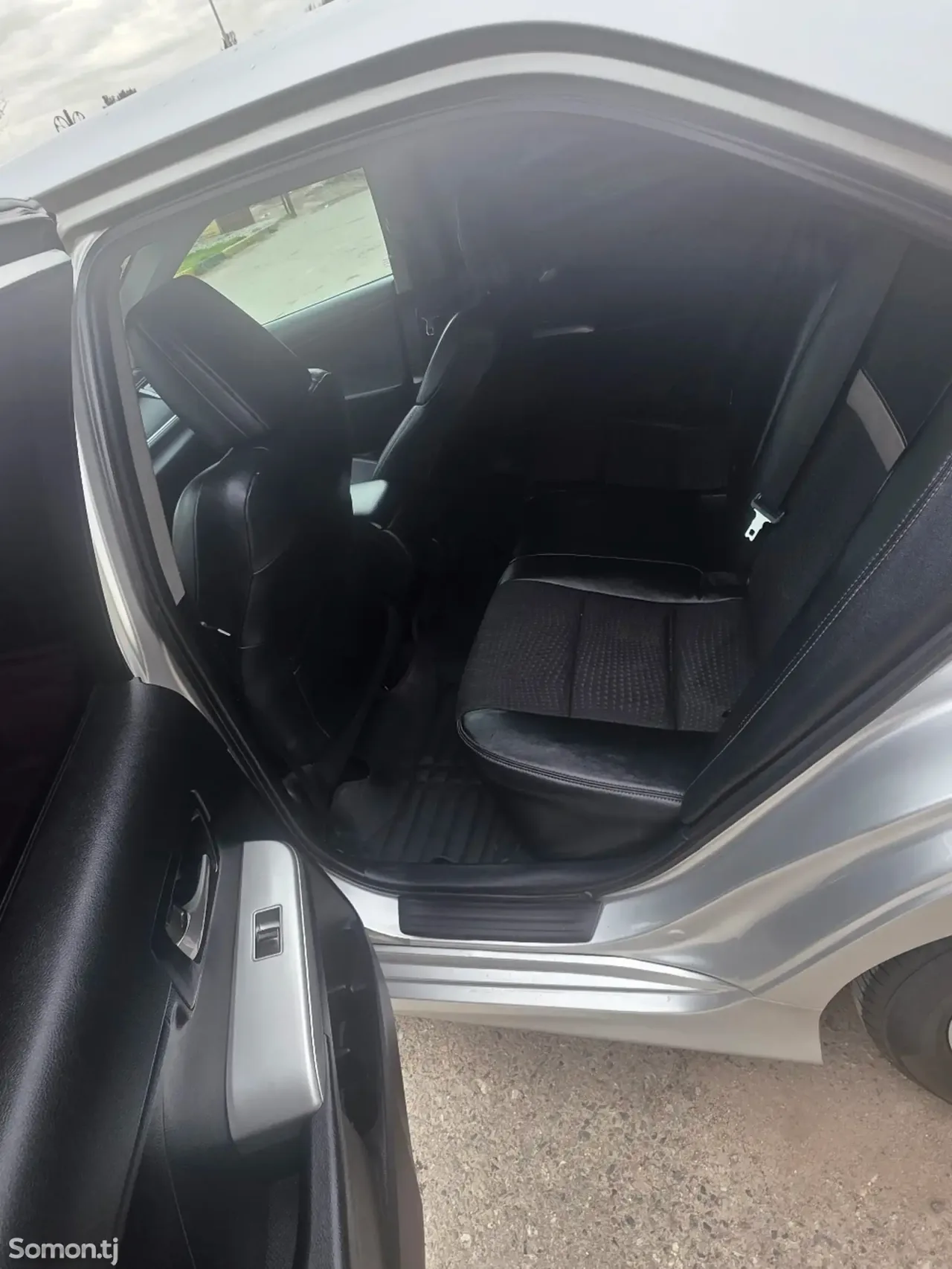 Toyota Camry 2013 · 2.5 AT