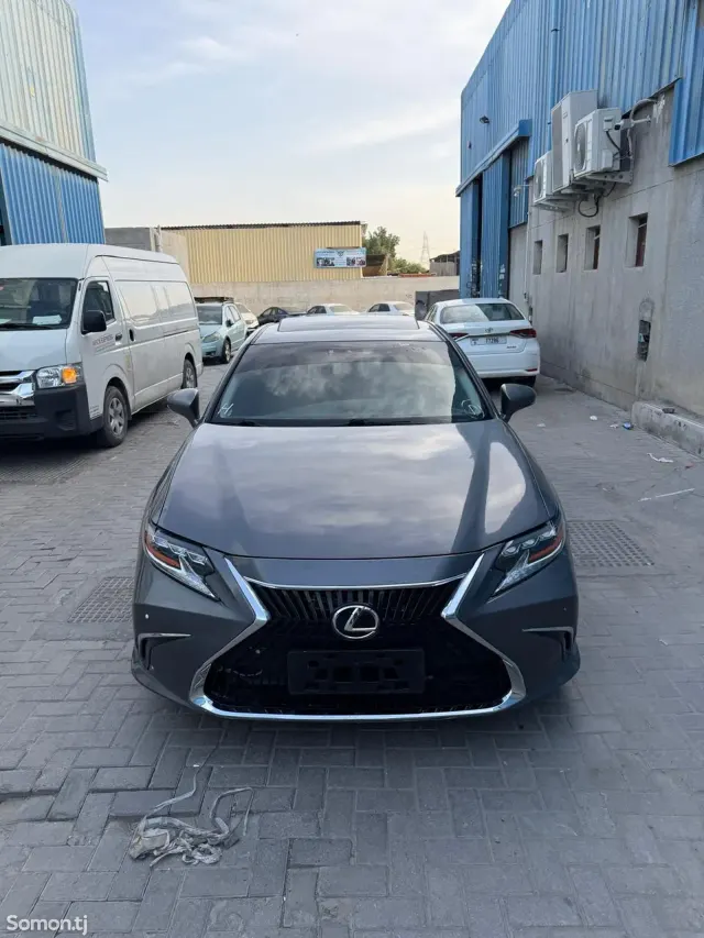 Lexus ES series 2014 · 3.5 AT