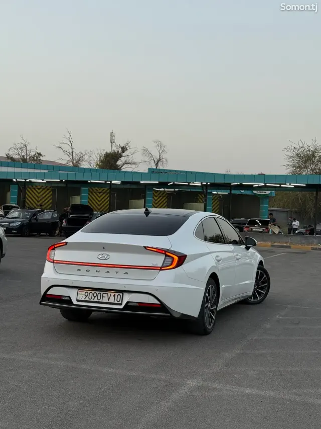 Hyundai Sonata 2022 · 2.5 AT
