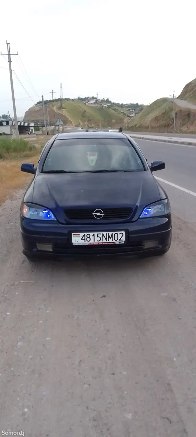 Opel Astra J 1999 · 1.6 MT