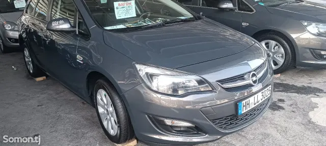 Opel Astra J 2014 · 1.4 MT