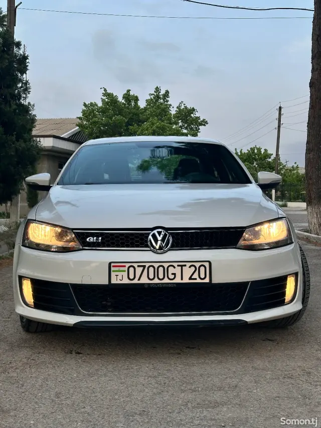 Volkswagen Jetta 2012 · 2.0 AT