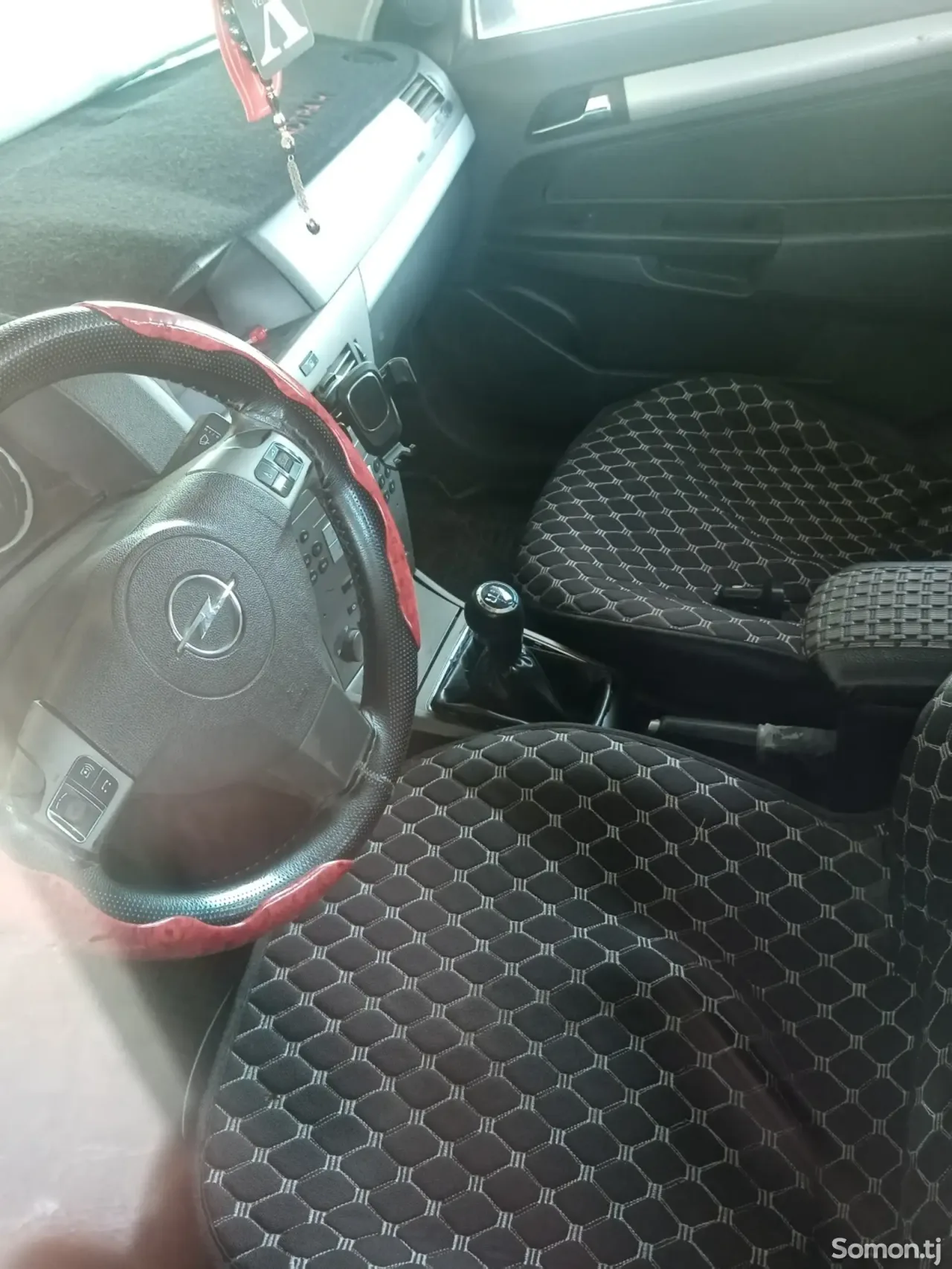 Opel Astra H 2005 · 1.6 MT