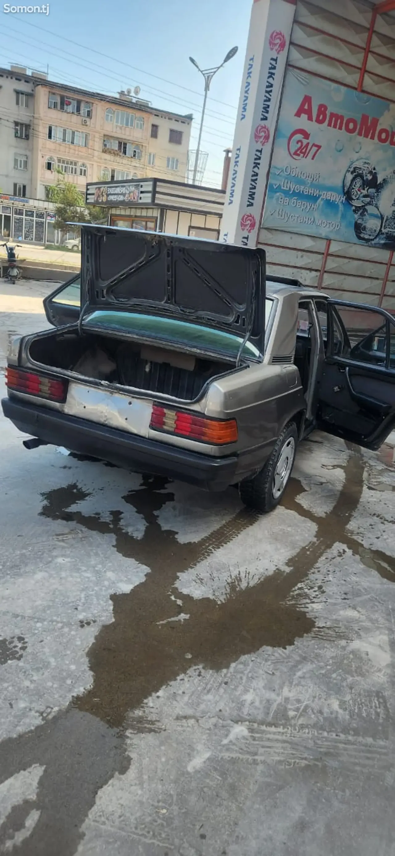 Mercedes-Benz W201 1988 · 2.0 MT