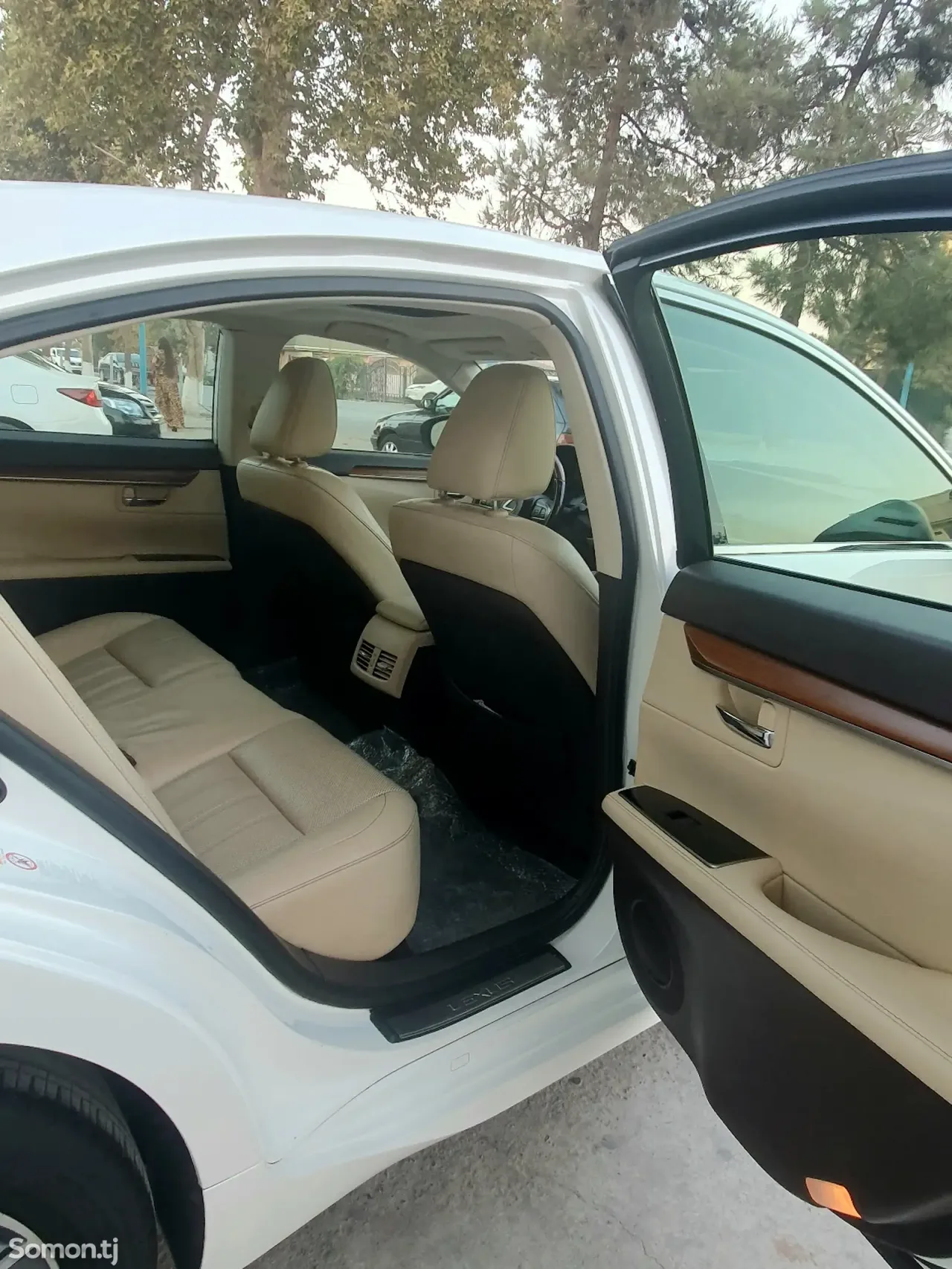 Lexus ES series 2016 · 2.5 AT