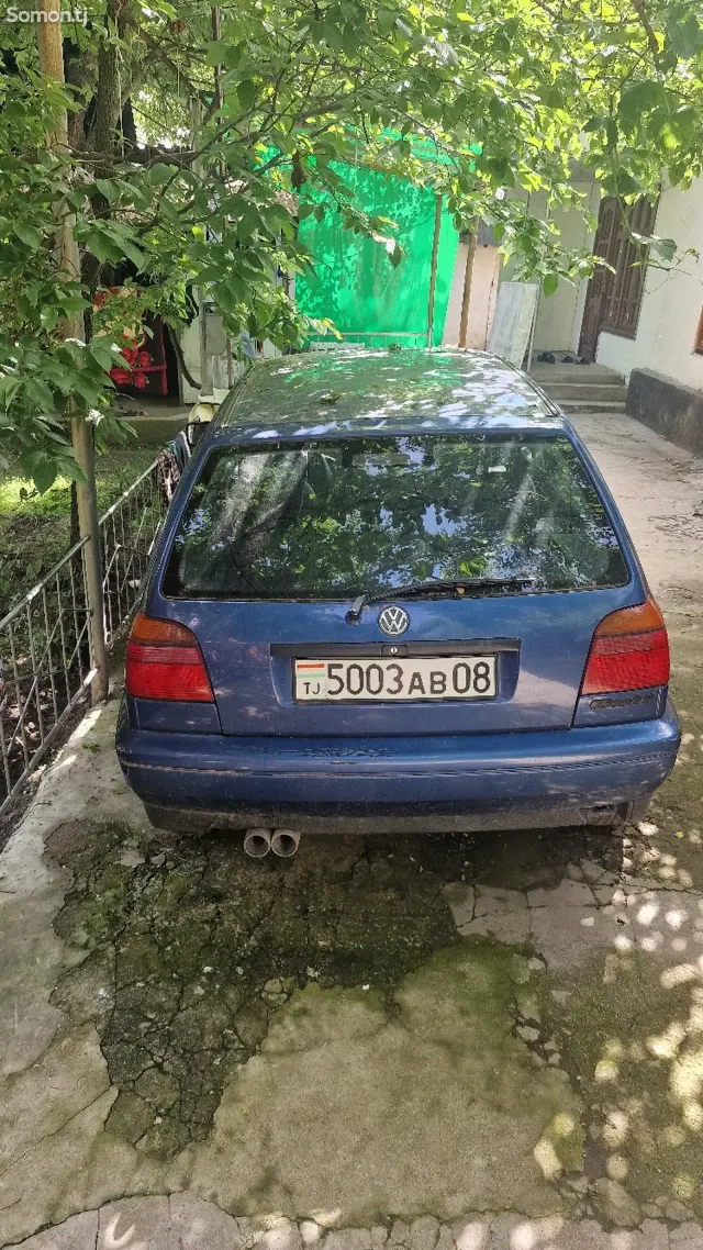 Volkswagen Golf 1996 · 1.6 MT