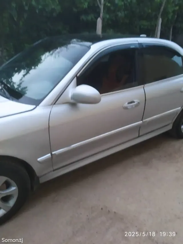 Hyundai Sonata 2004 · 2.0 MT