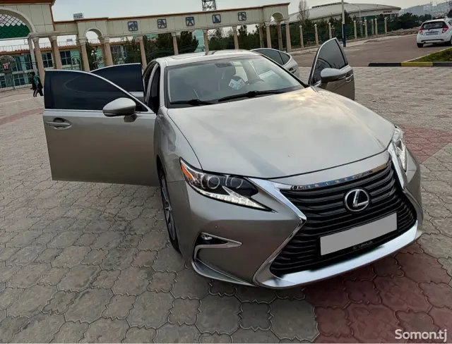 Lexus ES series 2016 · 2.5 AT