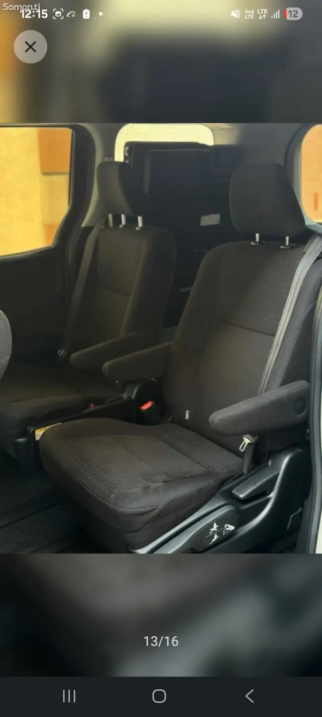 Toyota Voxy 2014 · 1.8 AT