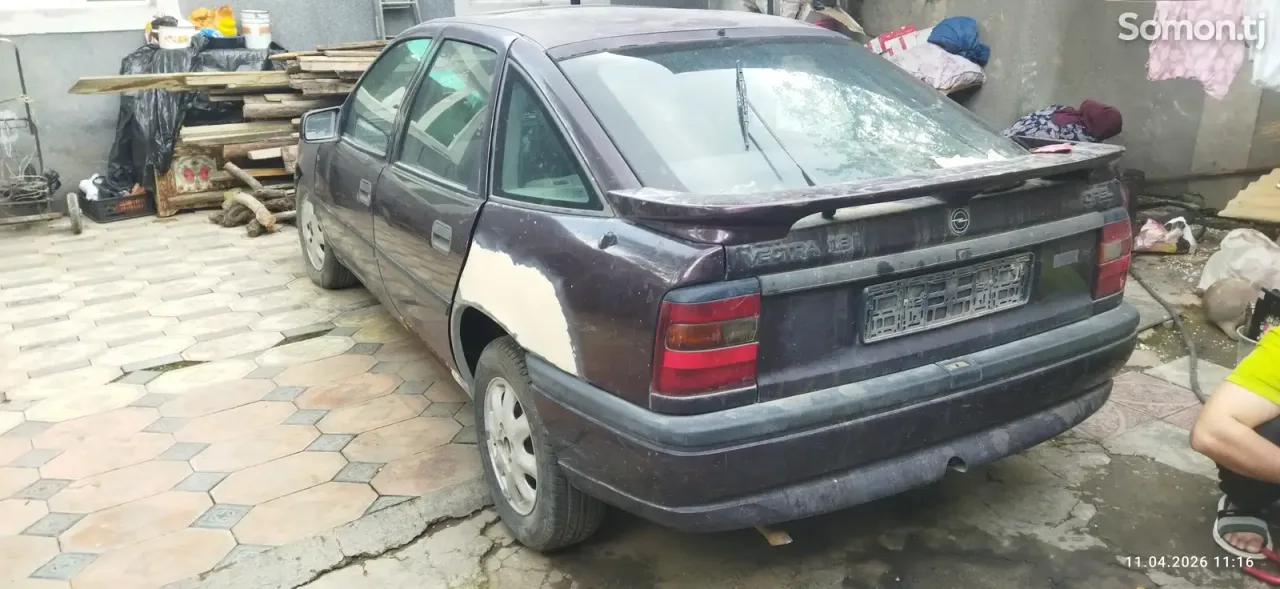 Opel Vectra A 1992 · 1.8 MT