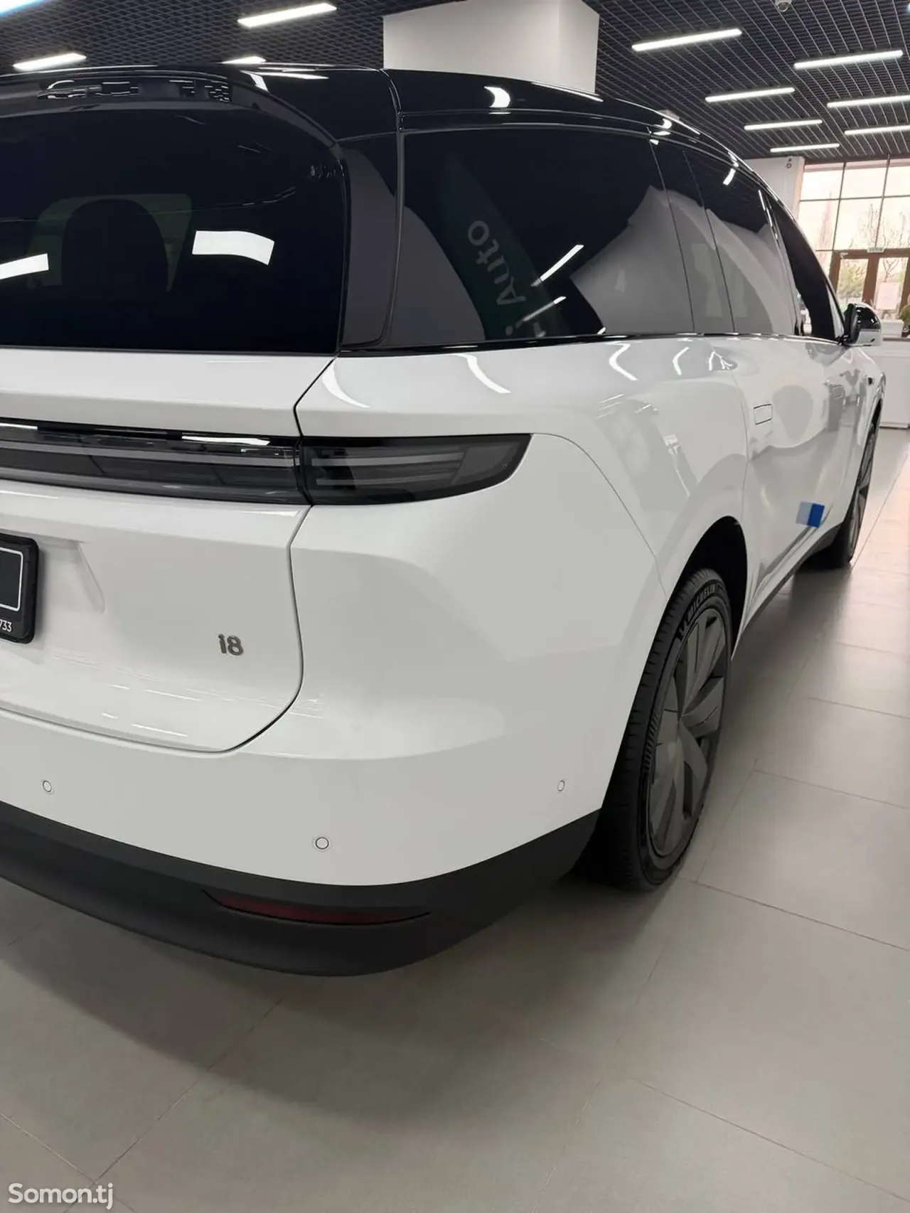 Li Auto (Lixiang) i8 2025 · AT