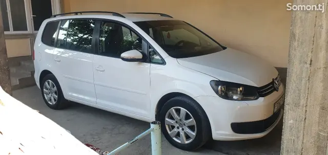 Volkswagen Touran 2011 · 1.4 MT