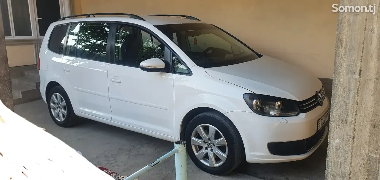 Volkswagen Touran 2011 · 1.4 MT