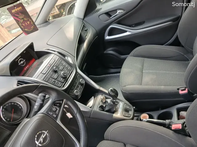 Opel Zafira 2016 · 1.9 MT