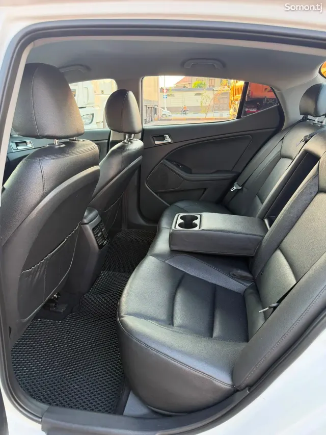 Kia K5 2015 · 2.0 AT