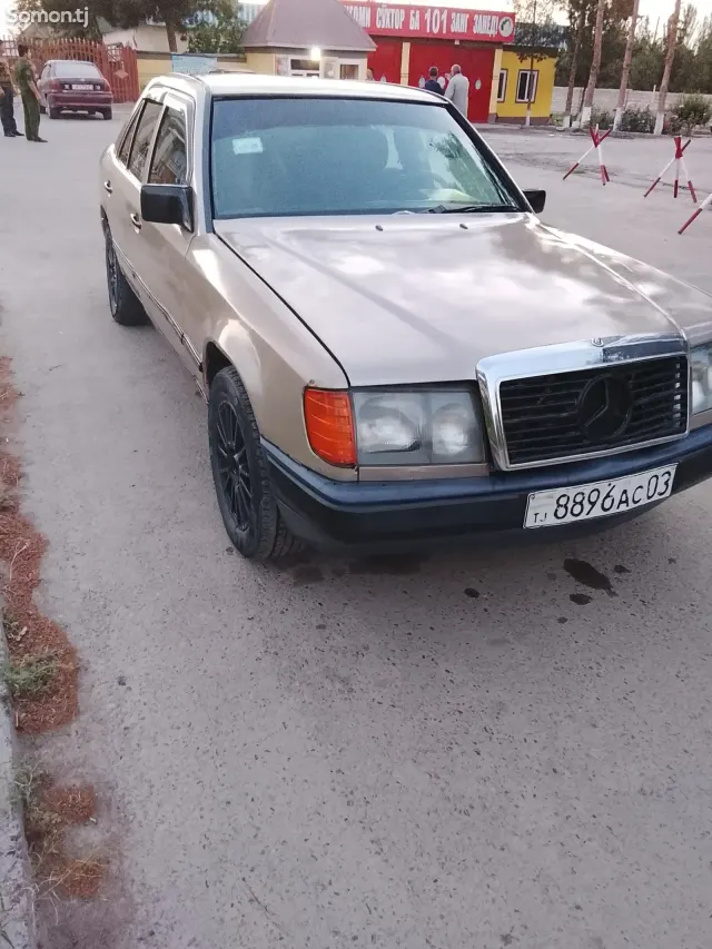 Mercedes-Benz W124 1986 · 2.0 MT