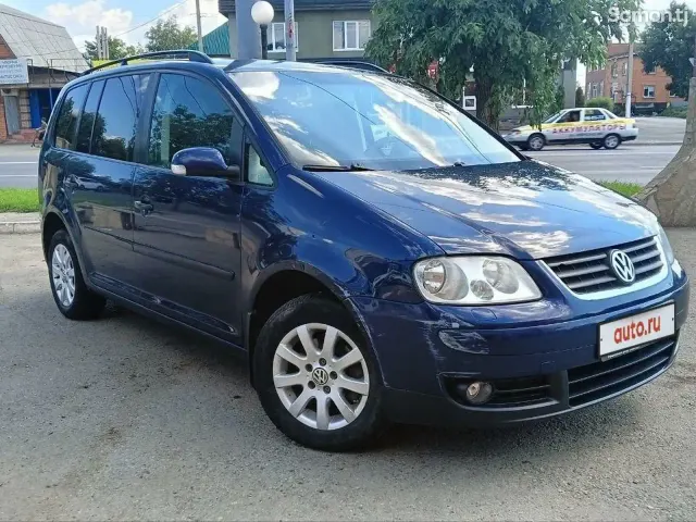 Volkswagen Touran 2006 · 1.6 MT