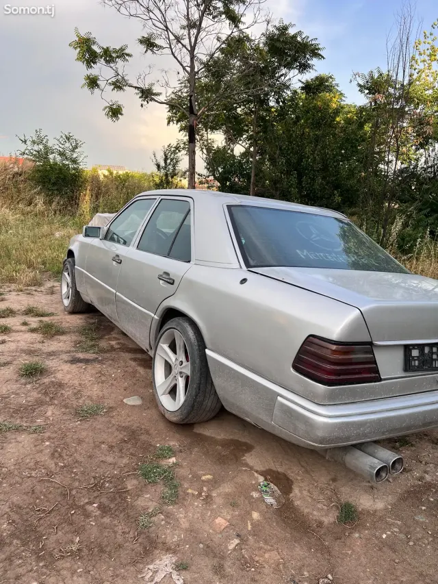 Mercedes-Benz W124 1992 · 2.0 MT
