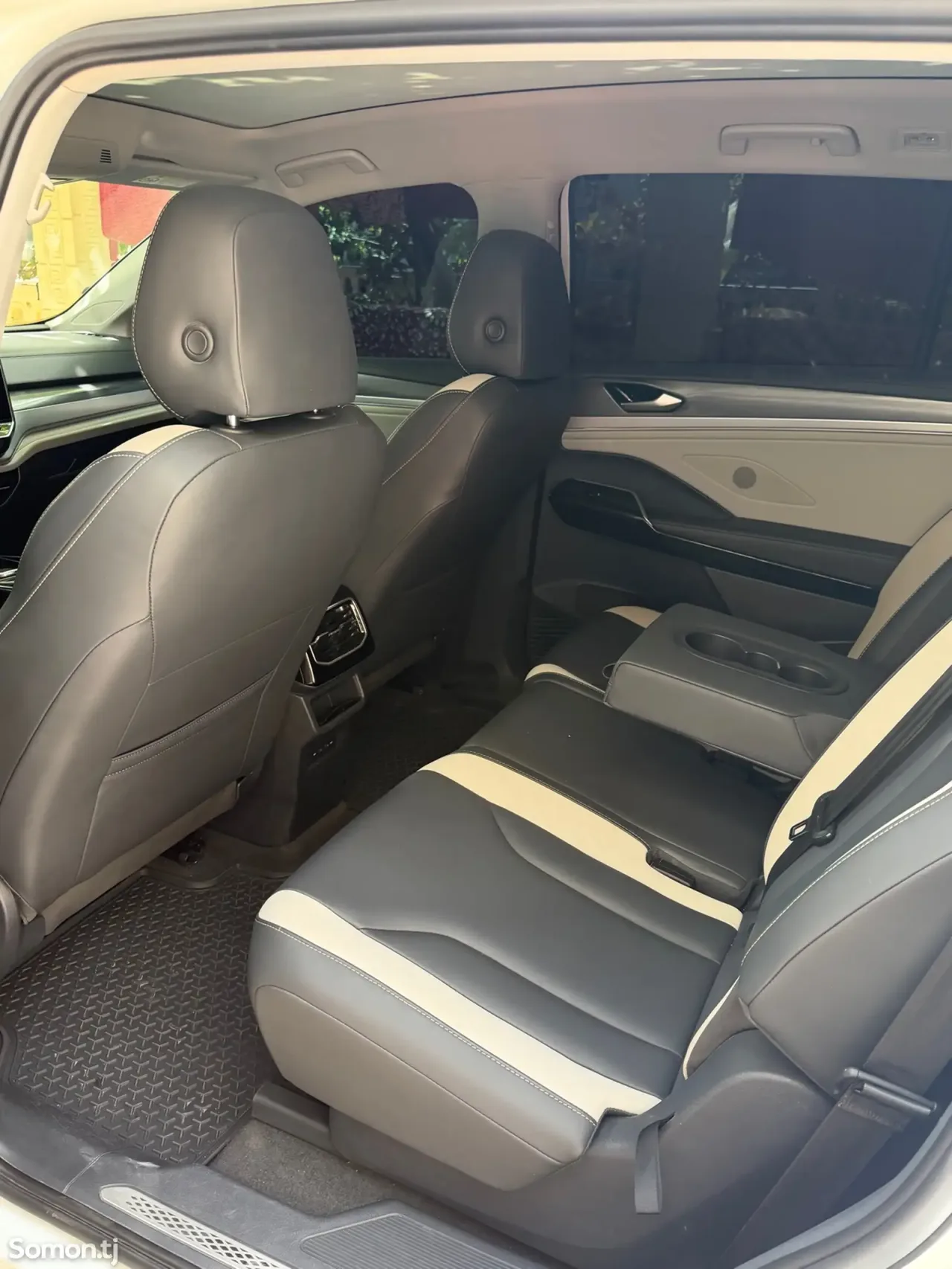 Volkswagen ID.6 2022 · AT