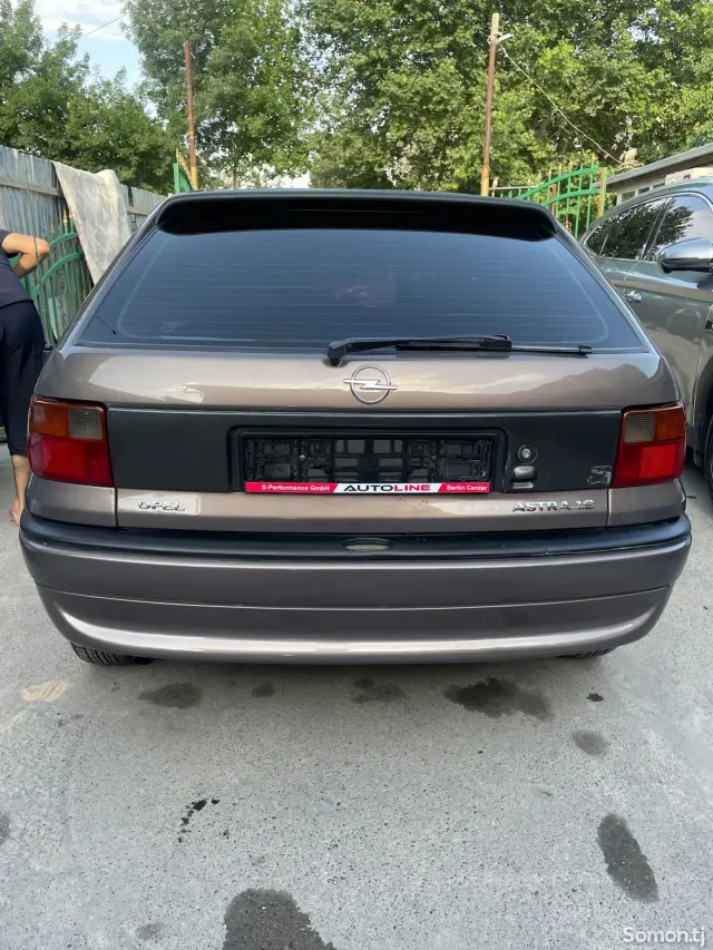 Opel Astra F 1998 · 1.6 MT