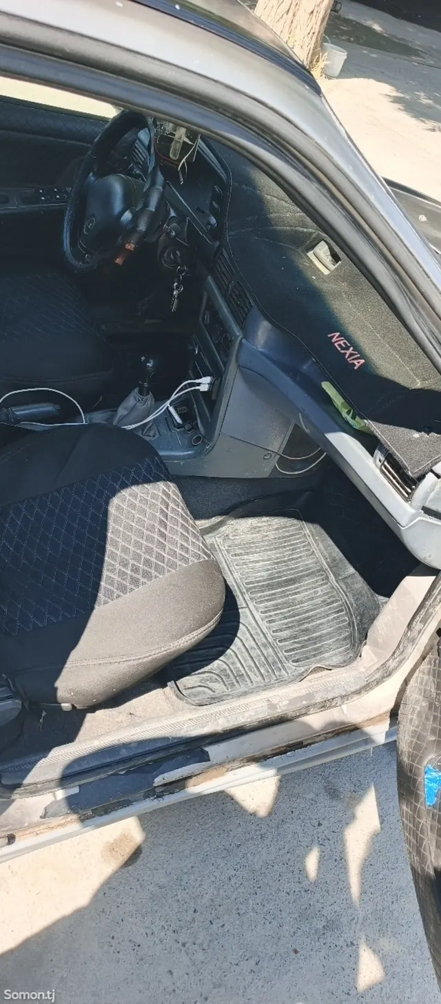 Daewoo Nexia 1995 · 1.6 MT