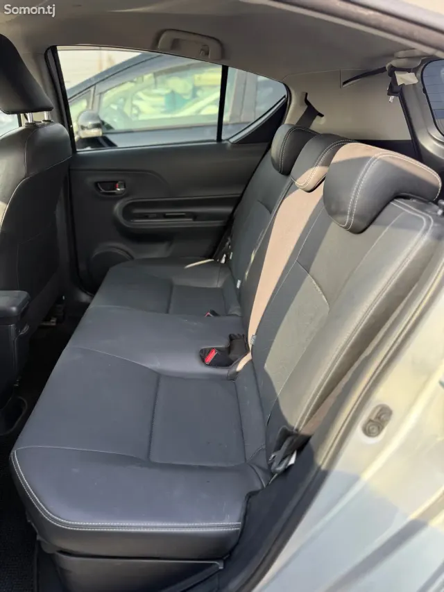Toyota Aqua 2015 · 1.5 AT