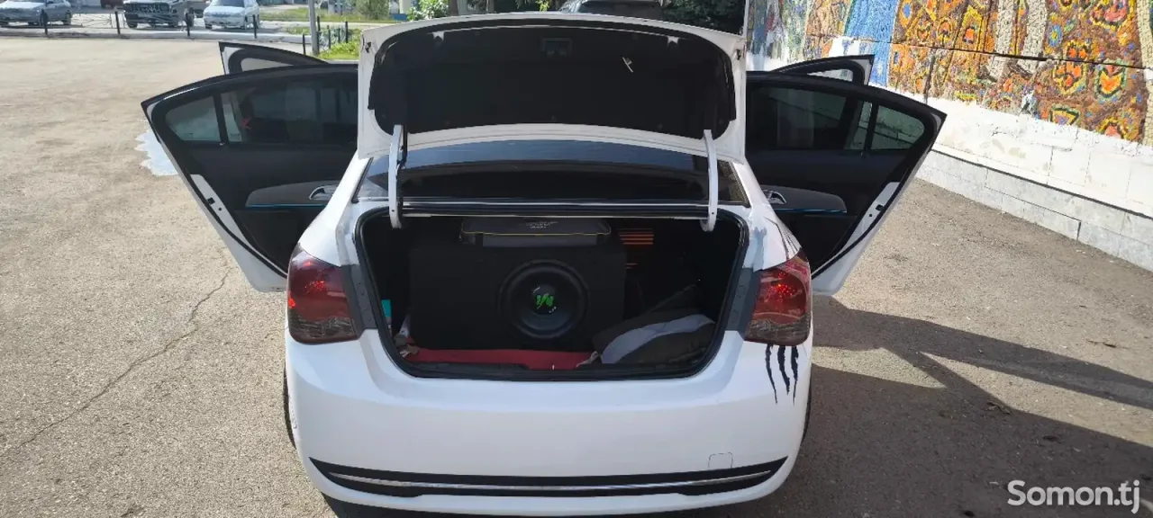 Chevrolet Cruze 2012 · 1.6 MT