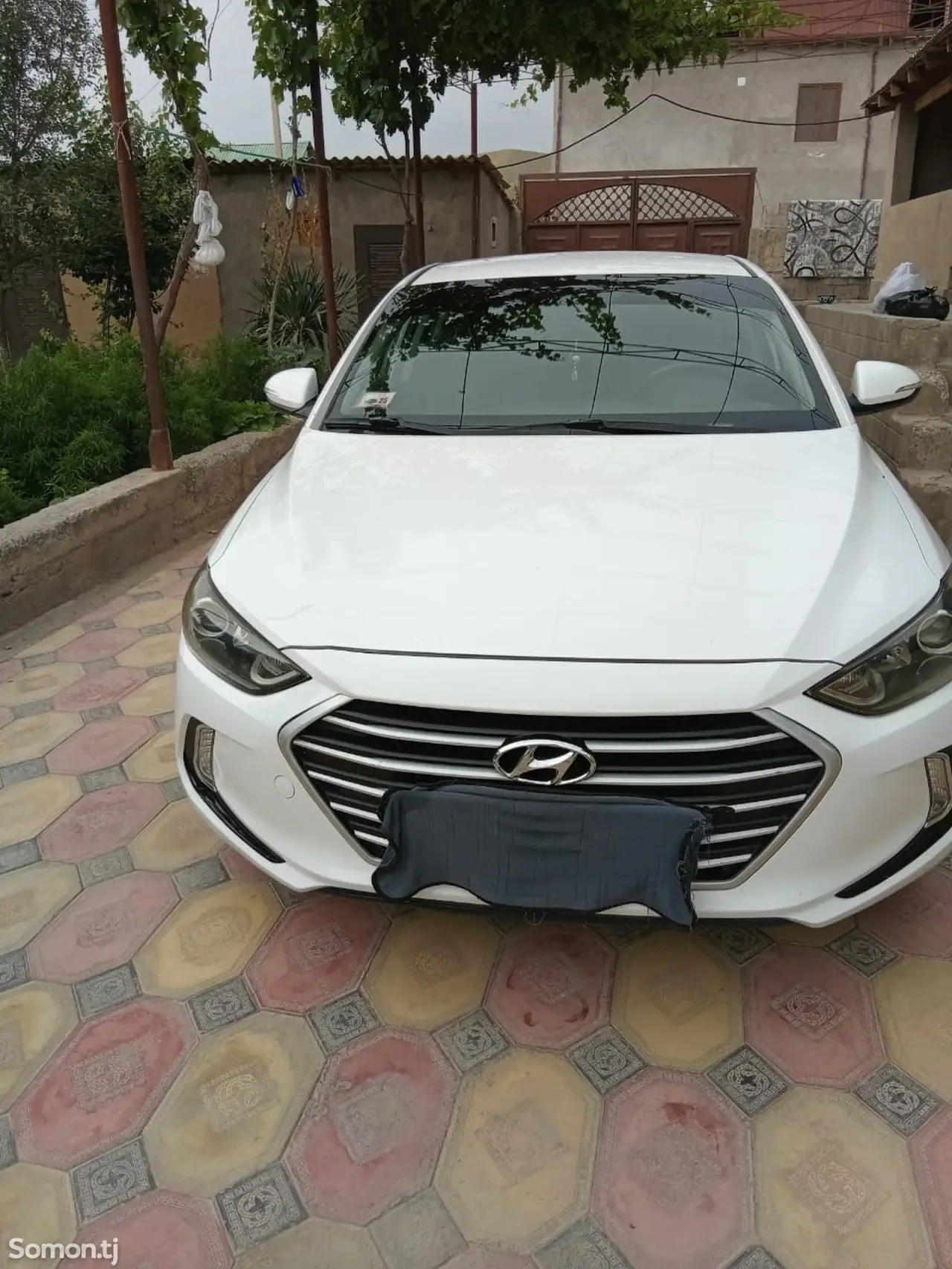 Hyundai Elantra 2017 · 2.2 AT